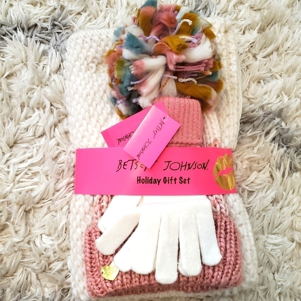 Betsey Johnson Hat, Glove‎ and loop gift set